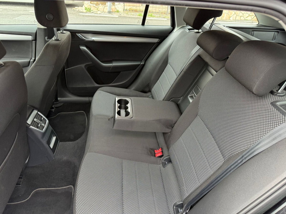 Skoda Octavia Station Wagon 1.6 TDI CR 105 CV Wagon Elegance (7)
