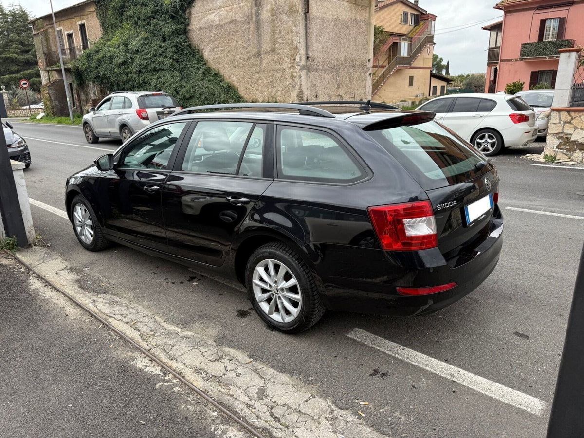 Skoda Octavia Station Wagon 1.6 TDI CR 105 CV Wagon Elegance (9)