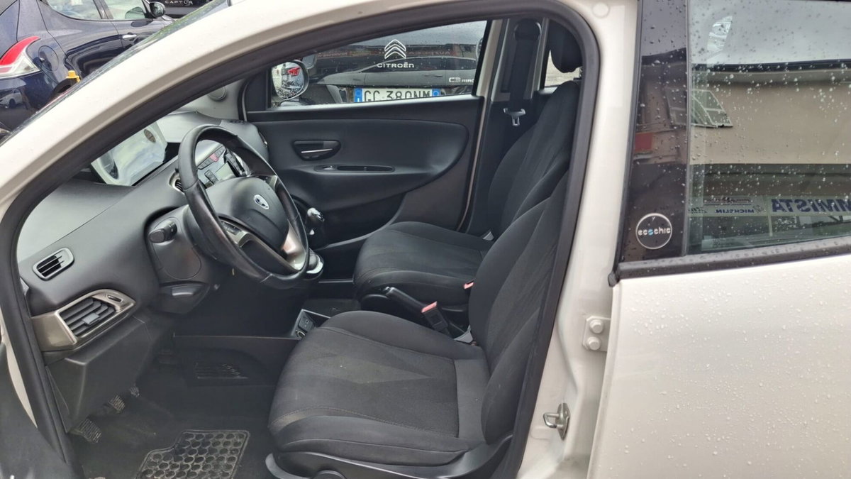 Lancia Ypsilon 1.2 69 CV 5 porte GPL Ecochic Gold (8)