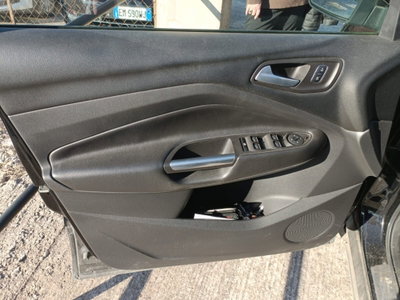Ford Kuga 2.0 TDCI 150 CV S&S 2WD ST-Line (10)