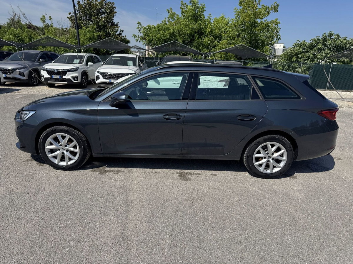 SEAT Leon ST Sportstourer 1.5 eTSI 150 CV DSG Business (2)