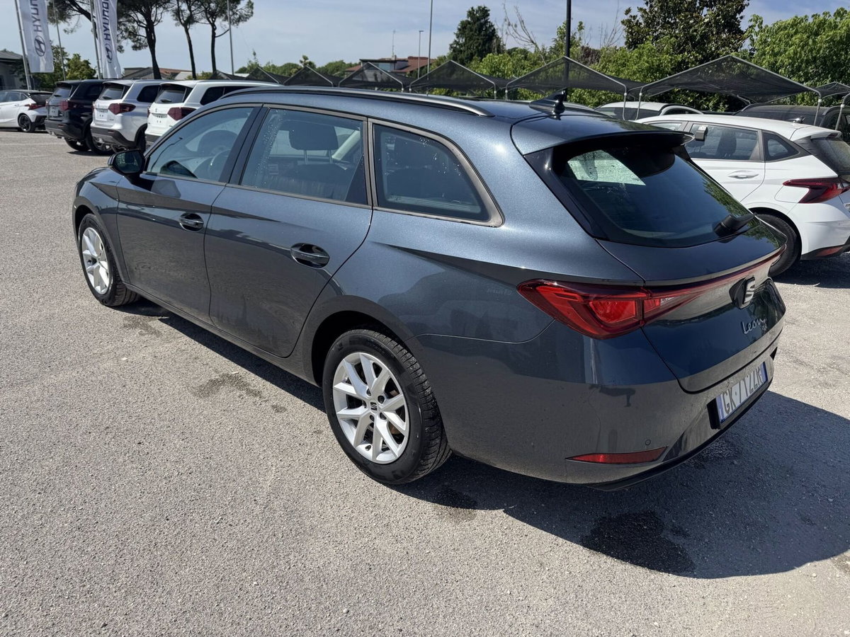 SEAT Leon ST Sportstourer 1.5 eTSI 150 CV DSG Business (3)