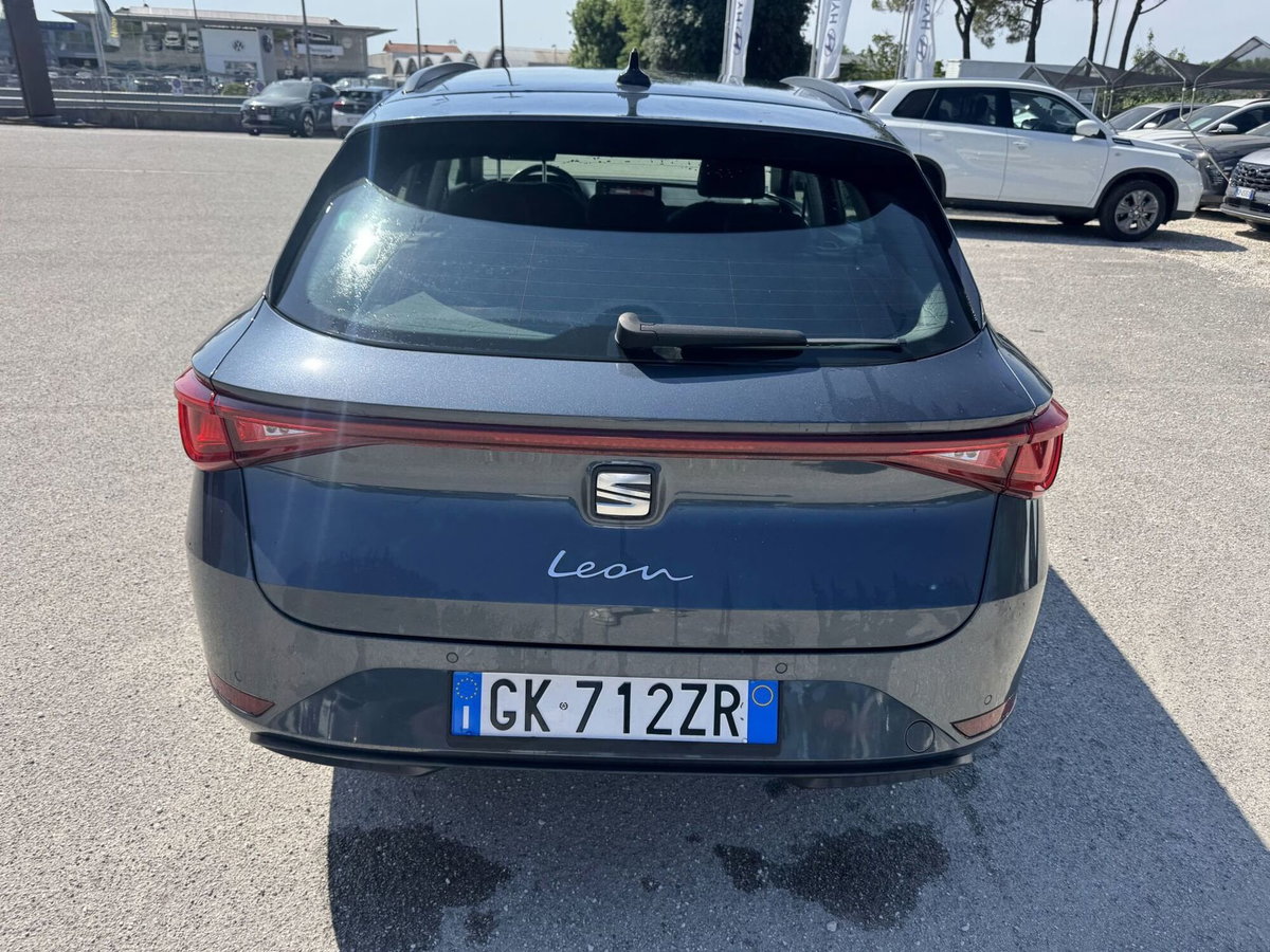 SEAT Leon ST Sportstourer 1.5 eTSI 150 CV DSG Business (4)