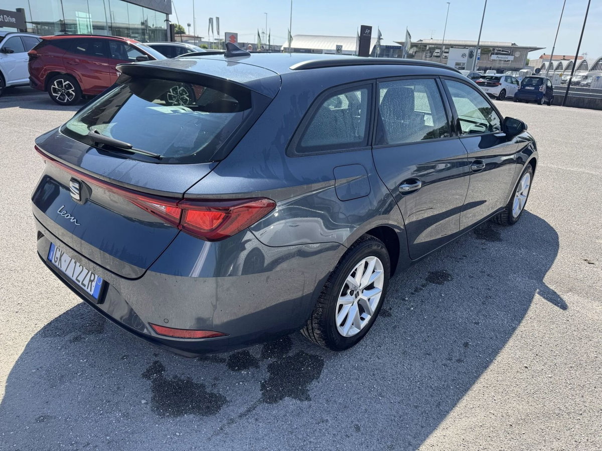 SEAT Leon ST Sportstourer 1.5 eTSI 150 CV DSG Business (5)