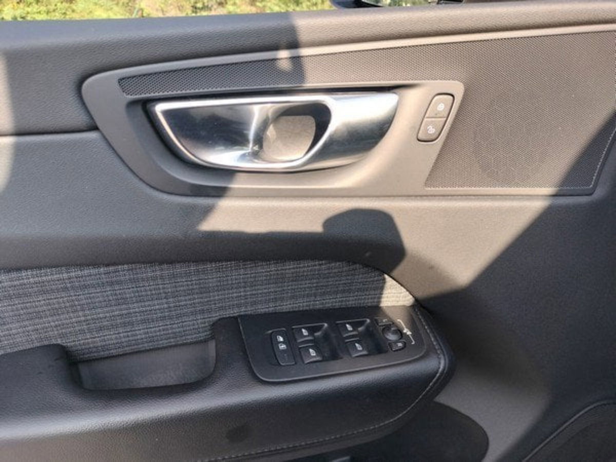 Volvo XC60 B4 automatico Core (11)