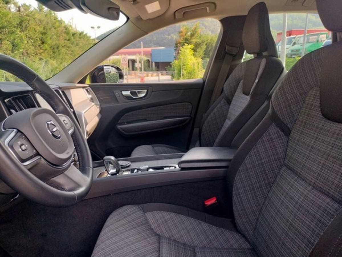 Volvo XC60 B4 automatico Core (13)