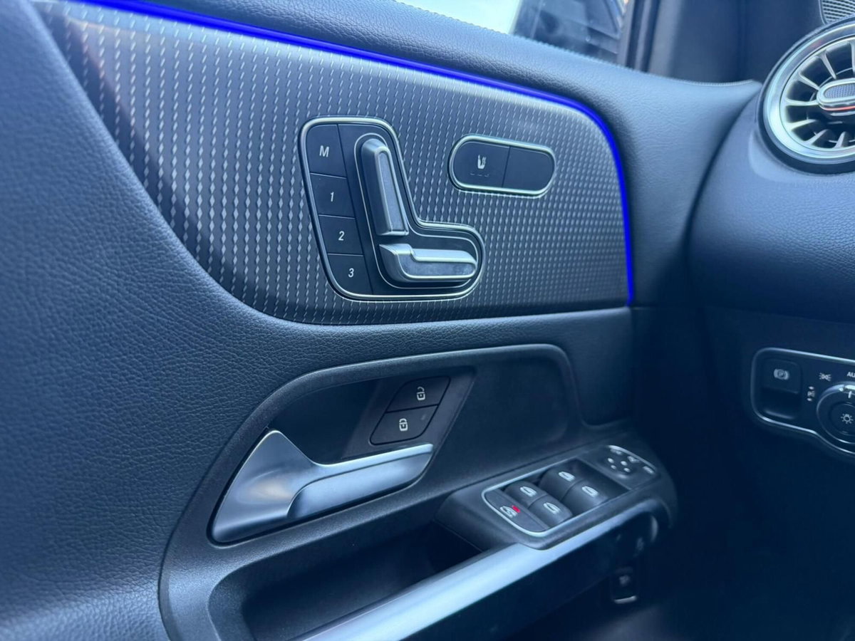 Mercedes-Benz GLB 200 d AMG Line Advanced Plus Final Edition auto (13)