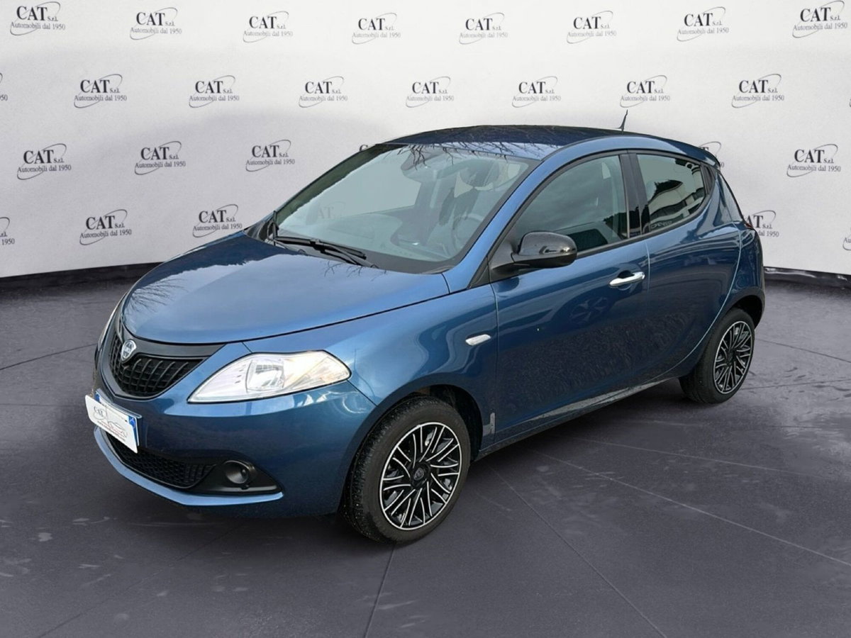 Lancia Ypsilon 1.0 FireFly 5 porte S&S Hybrid Ecochic Silver