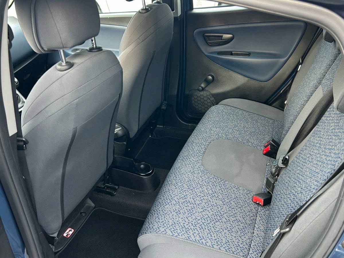 Lancia Ypsilon 1.0 FireFly 5 porte S&S Hybrid Ecochic Silver (10)