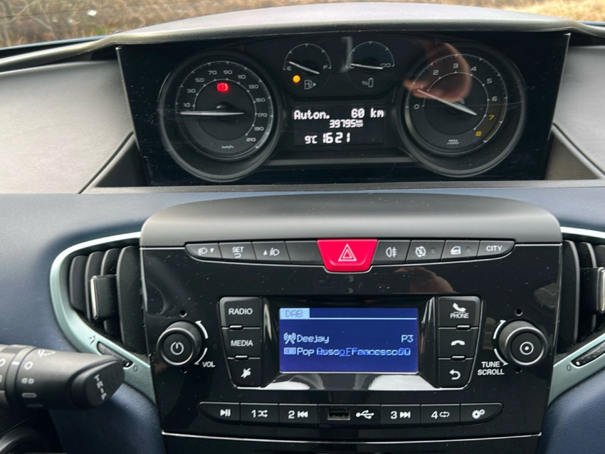 Lancia Ypsilon 1.0 FireFly 5 porte S&S Hybrid Ecochic Silver (12)