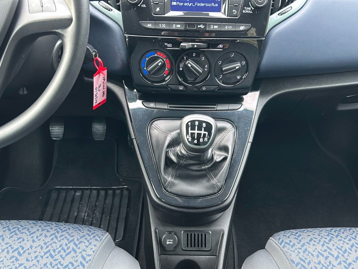 Lancia Ypsilon 1.0 FireFly 5 porte S&S Hybrid Ecochic Silver (14)
