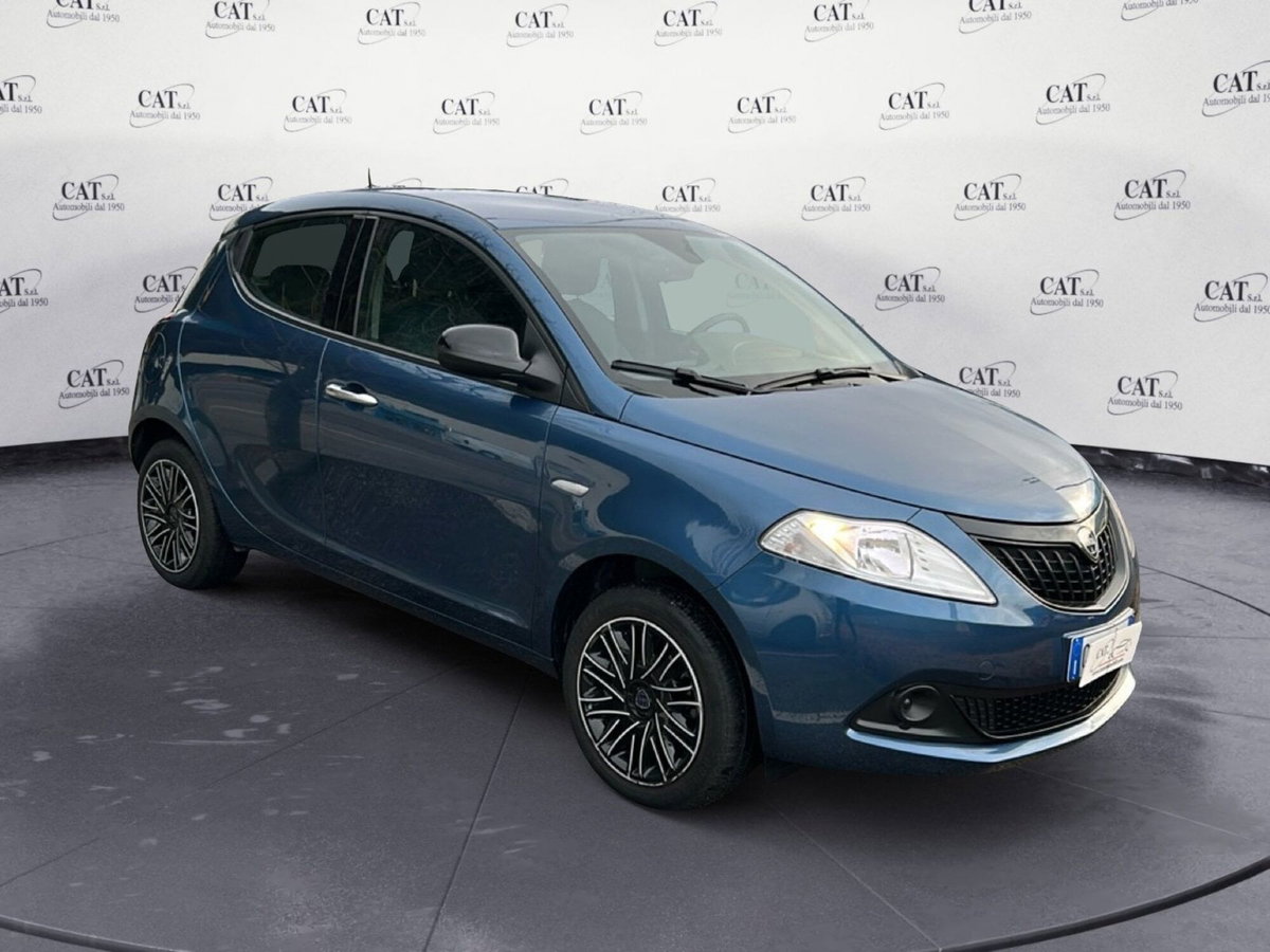 Lancia Ypsilon 1.0 FireFly 5 porte S&S Hybrid Ecochic Silver (3)