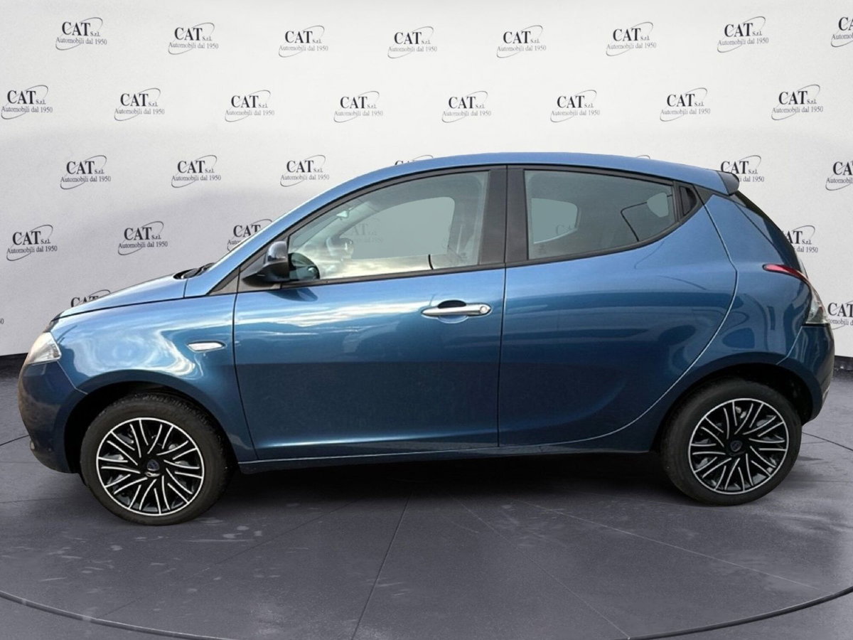 Lancia Ypsilon 1.0 FireFly 5 porte S&S Hybrid Ecochic Silver (5)