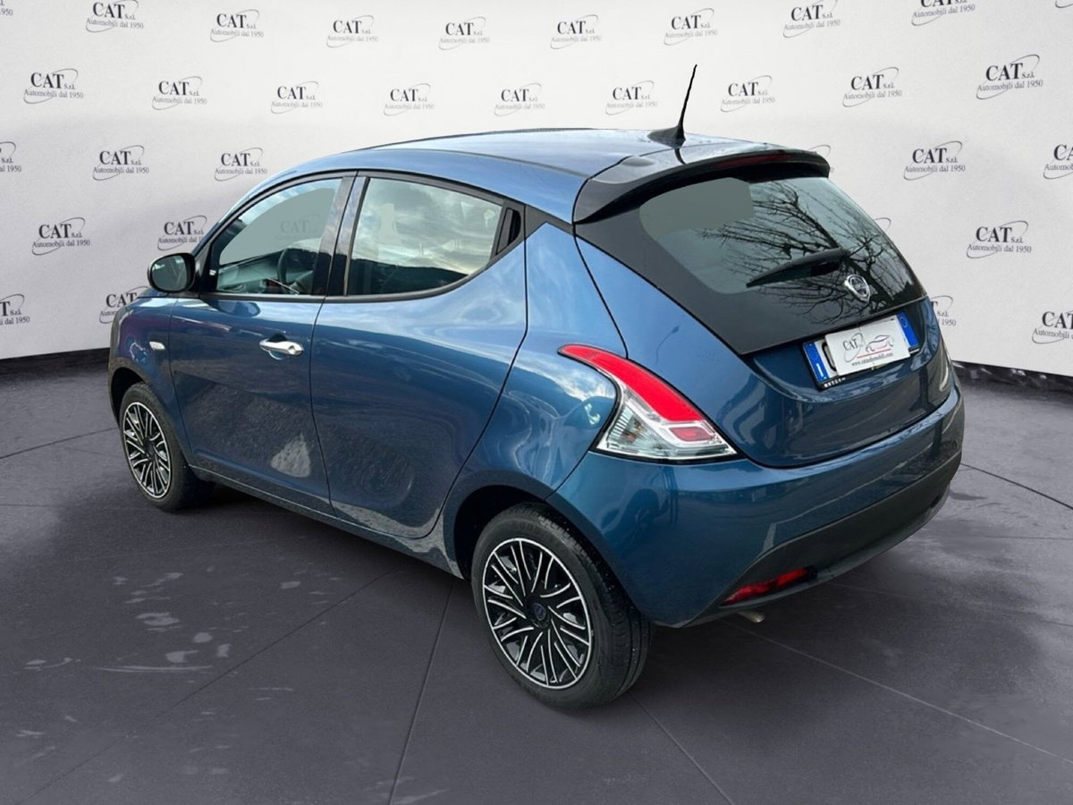 Lancia Ypsilon 1.0 FireFly 5 porte S&S Hybrid Ecochic Silver (6)