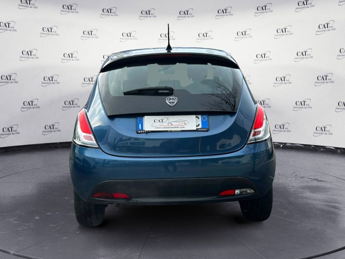 Lancia Ypsilon 1.0 FireFly 5 porte S&S Hybrid Ecochic Silver (7)