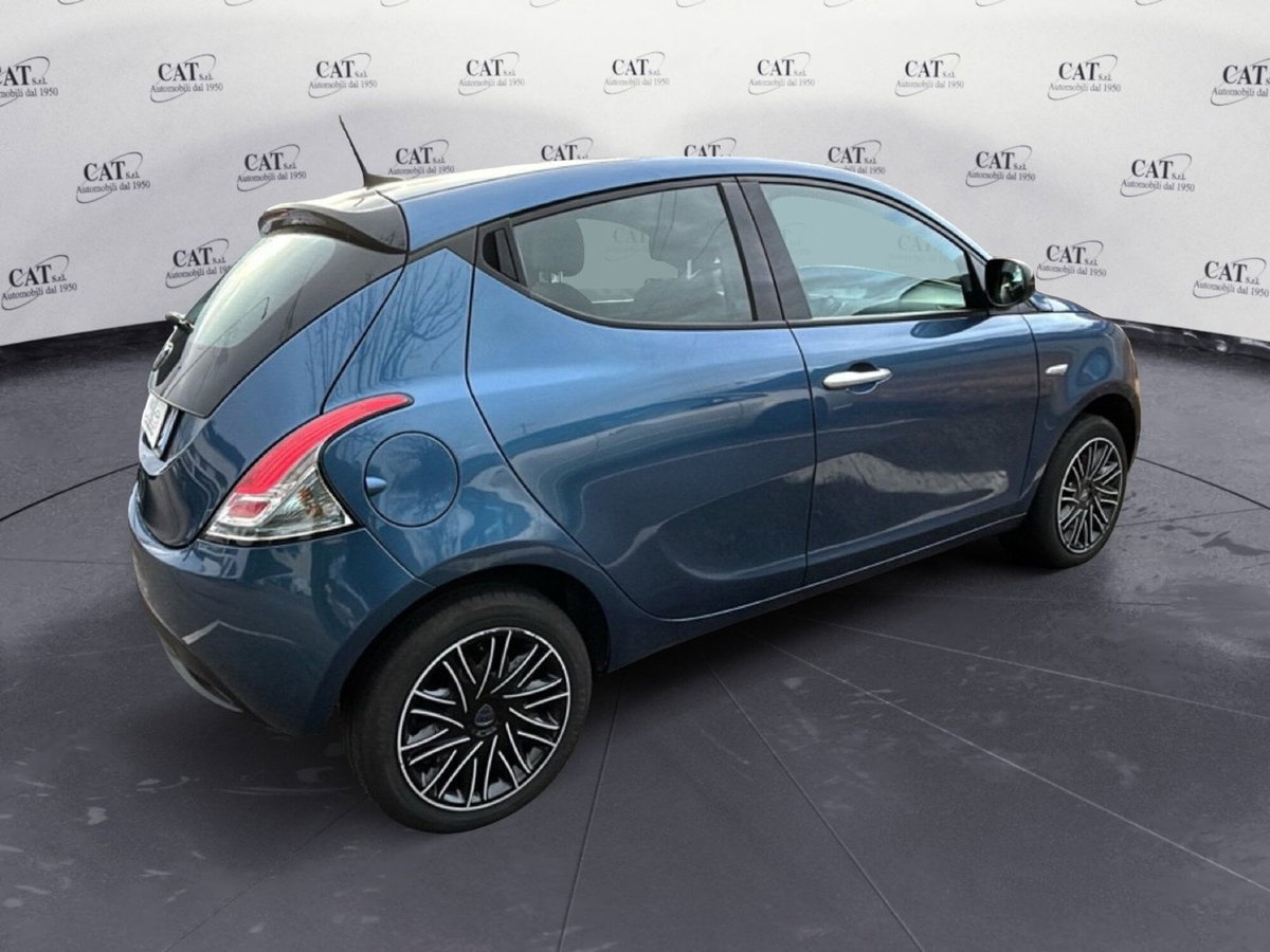 Lancia Ypsilon 1.0 FireFly 5 porte S&S Hybrid Ecochic Silver (8)