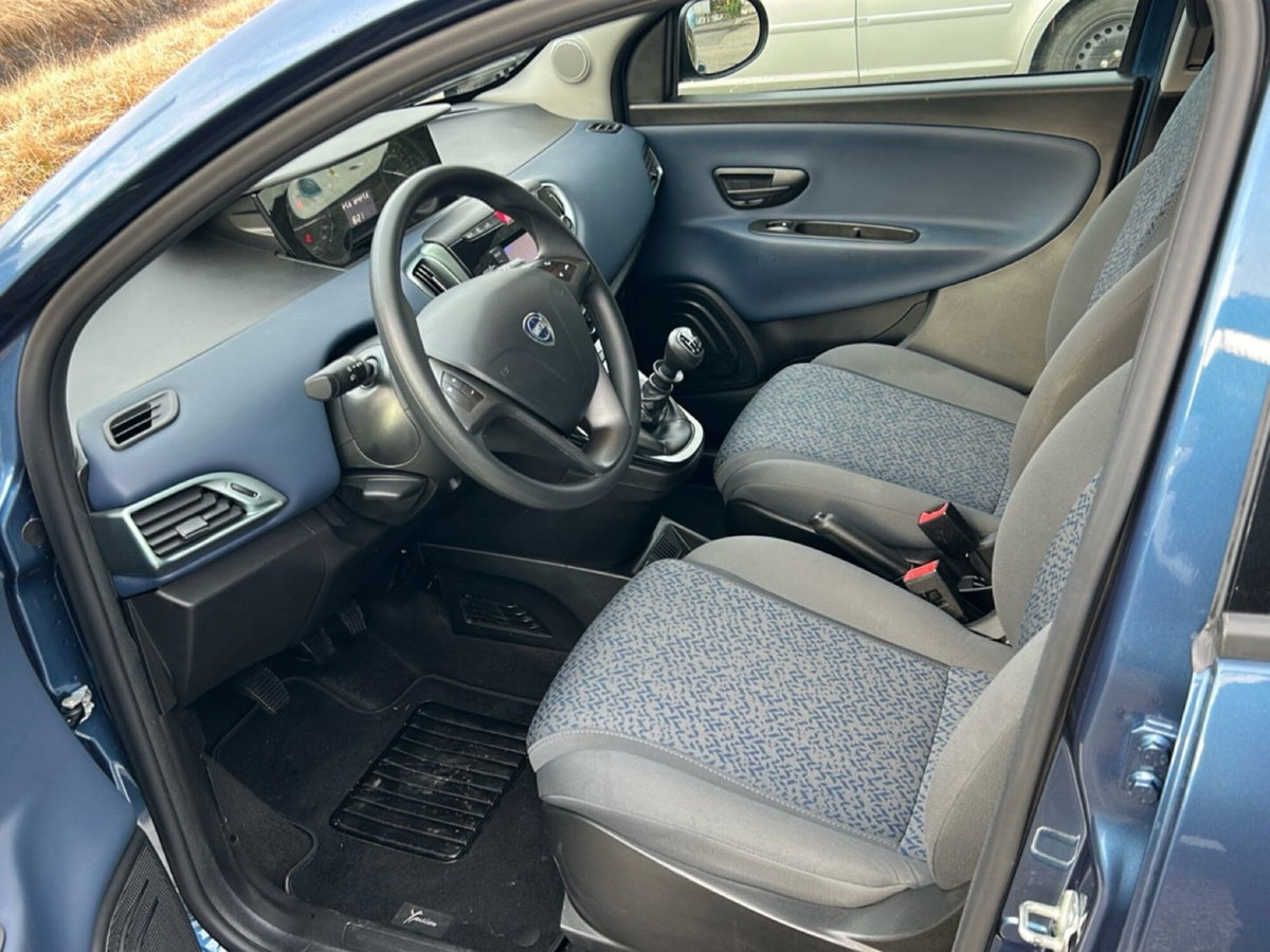 Lancia Ypsilon 1.0 FireFly 5 porte S&S Hybrid Ecochic Silver (9)