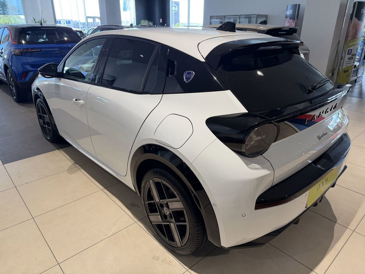 Lancia Ypsilon 1.2 mhev LX 110cv e-dct (4)