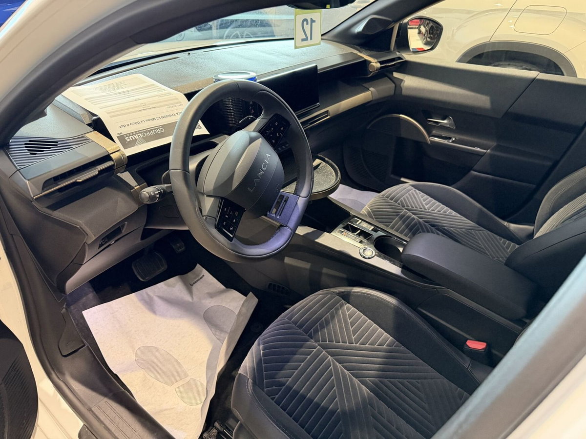 Lancia Ypsilon 1.2 mhev LX 110cv e-dct (6)