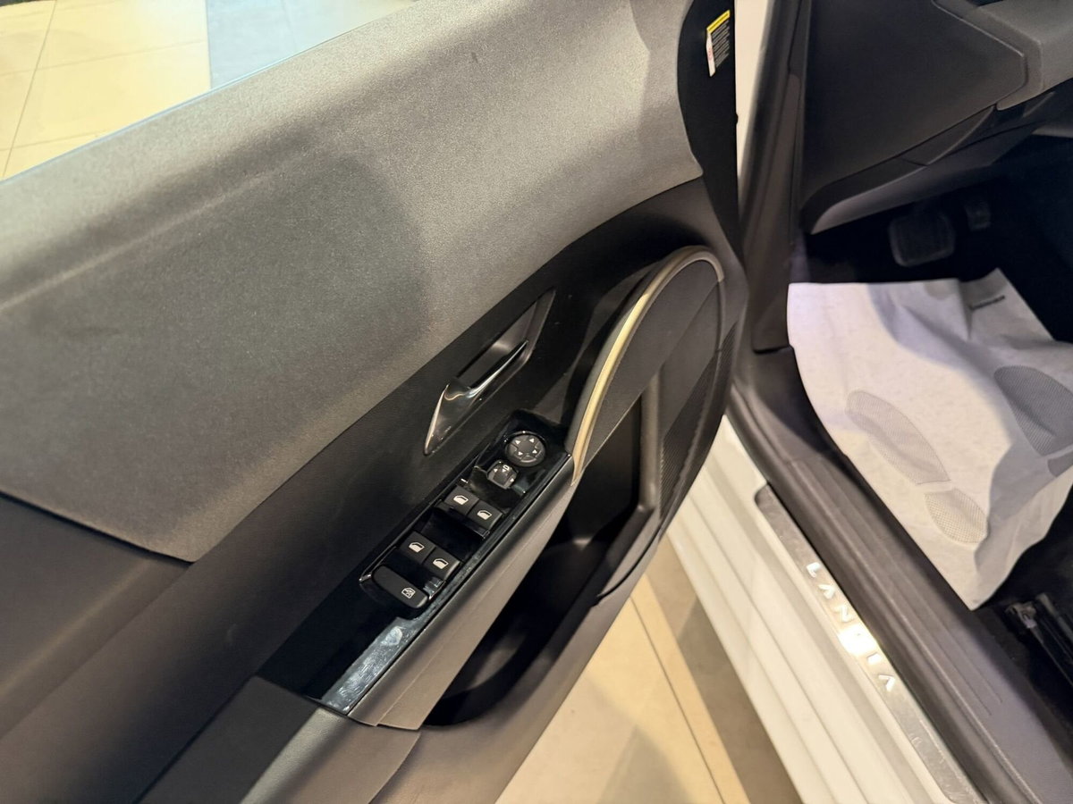 Lancia Ypsilon 1.2 mhev LX 110cv e-dct (7)