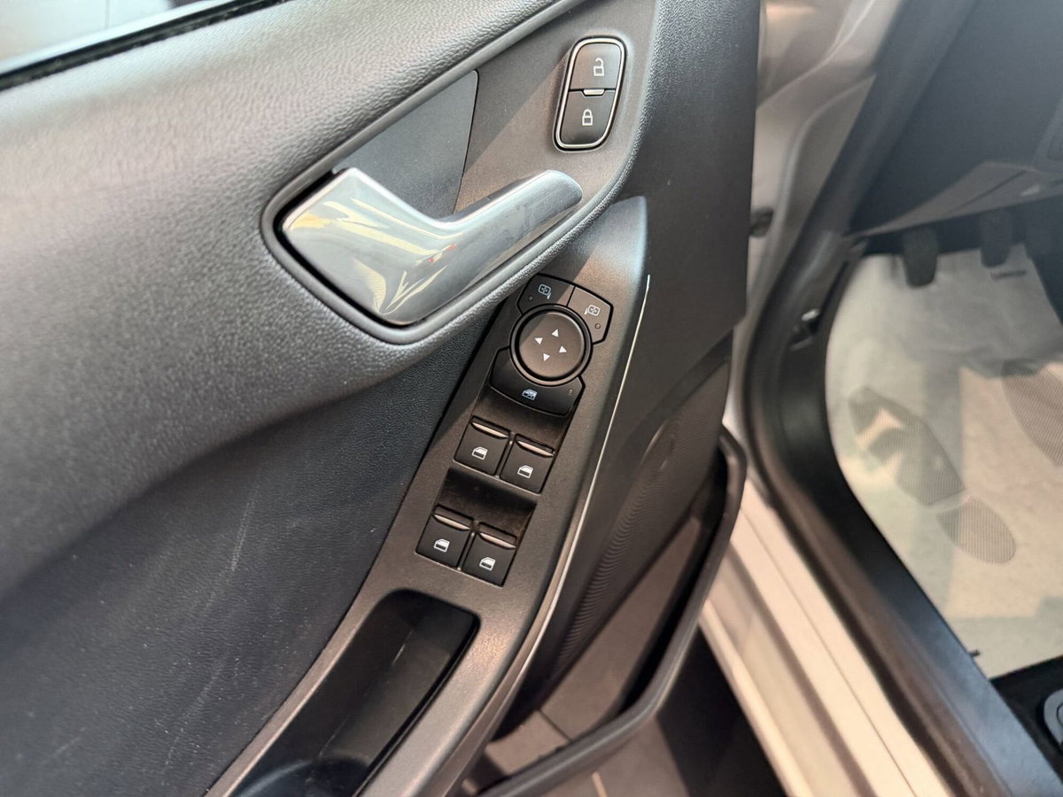 Ford Fiesta 1.0 Ecoboost Hybrid 125 CV 5 porte Titanium (6)