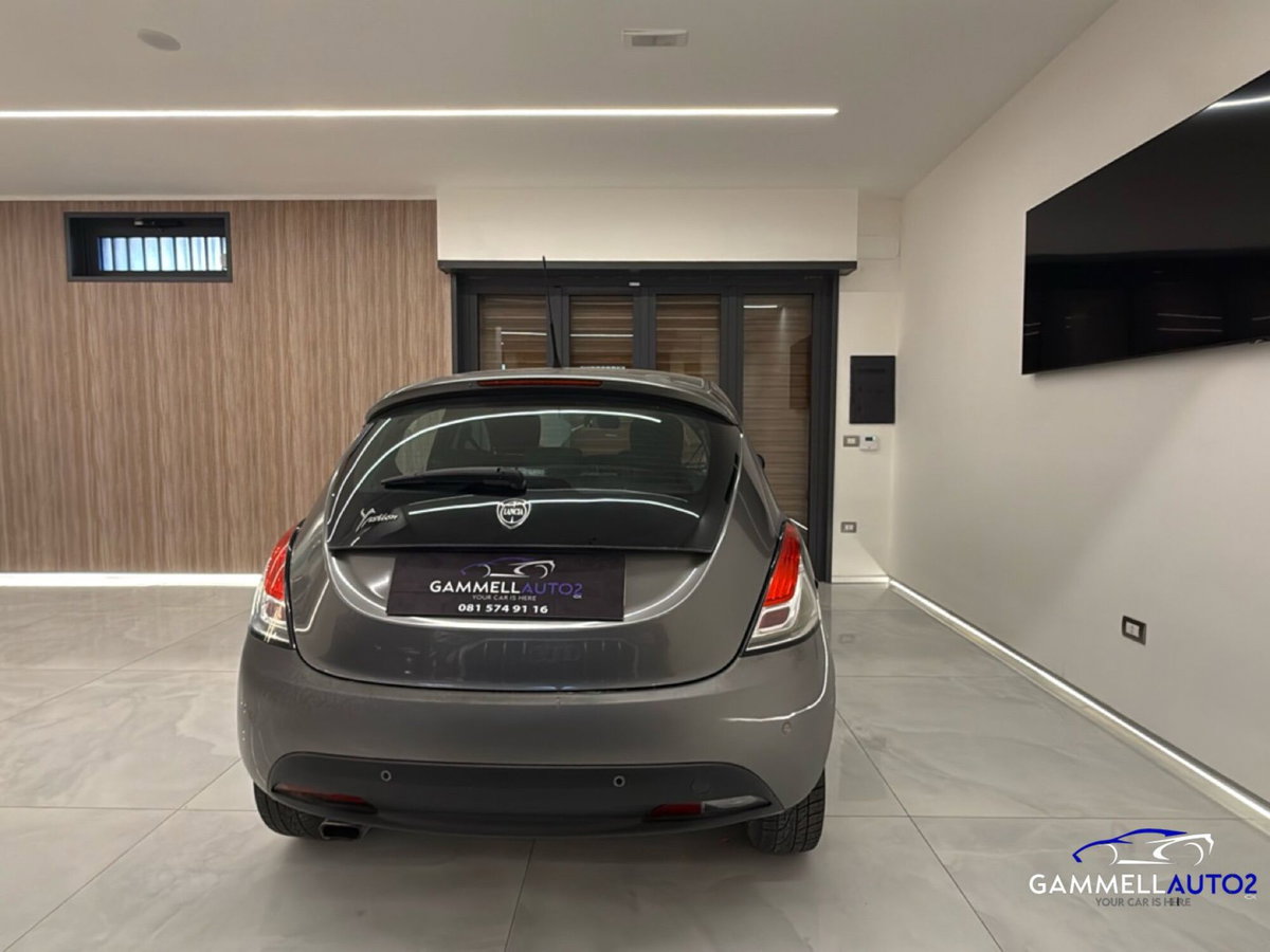 Lancia Ypsilon 1.2 69 CV 5 porte GPL Ecochic Alberta Ferretti (10)