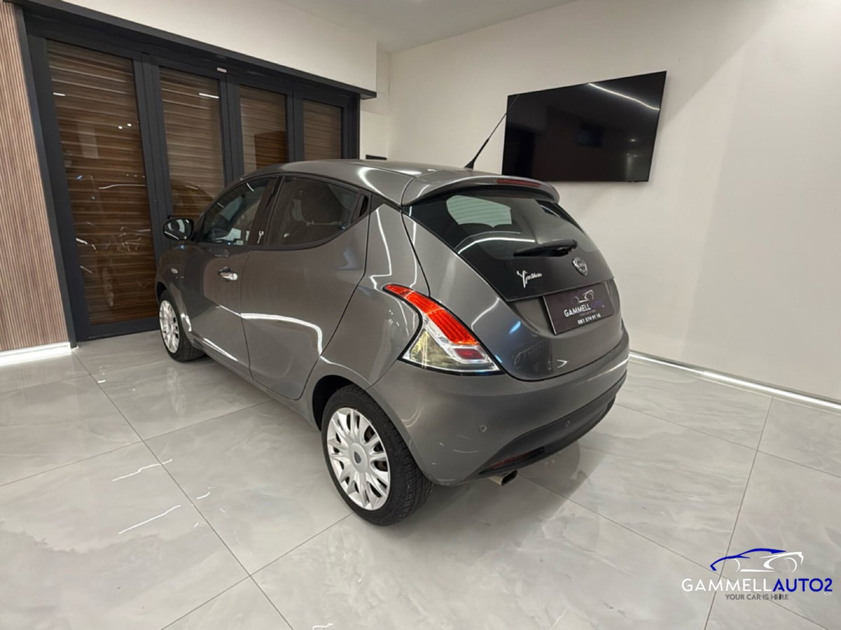 Lancia Ypsilon 1.2 69 CV 5 porte GPL Ecochic Alberta Ferretti (7)
