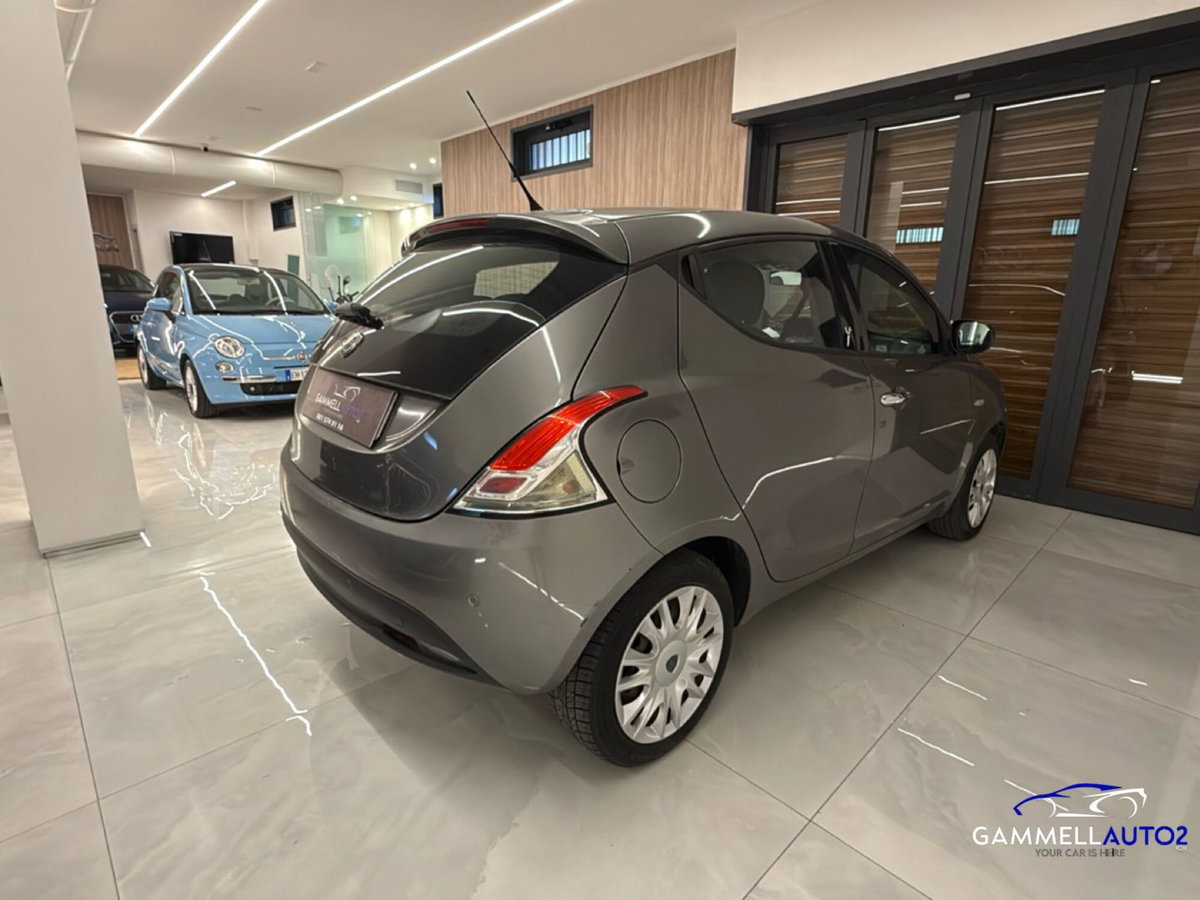 Lancia Ypsilon 1.2 69 CV 5 porte GPL Ecochic Alberta Ferretti (8)