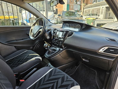 Lancia Ypsilon 1.2 69 CV 5 porte Opening Edition (10)