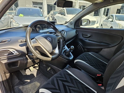 Lancia Ypsilon 1.2 69 CV 5 porte Opening Edition (6)