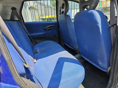 Fiat Punto 1.2i cat 5 porte ELX (11)
