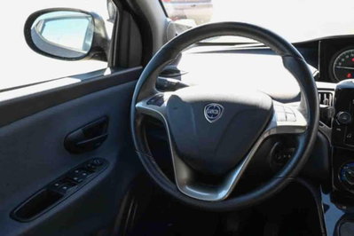 Lancia Ypsilon 1.0 FireFly 5 porte S&S Hybrid Gold Plus (12)