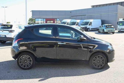 Lancia Ypsilon 1.0 FireFly 5 porte S&S Hybrid Gold Plus (17)