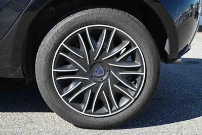 Lancia Ypsilon 1.0 FireFly 5 porte S&S Hybrid Gold Plus (6)