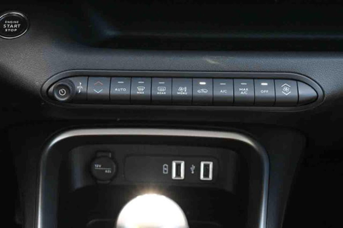 Jeep Avenger 1.2 turbo Altitude fwd 100cv (15)