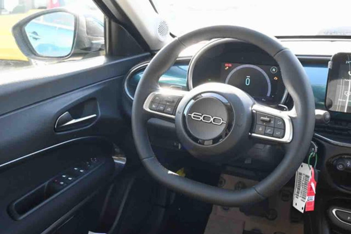 Fiat 600 1.2 hybrid 110cv auto (12)
