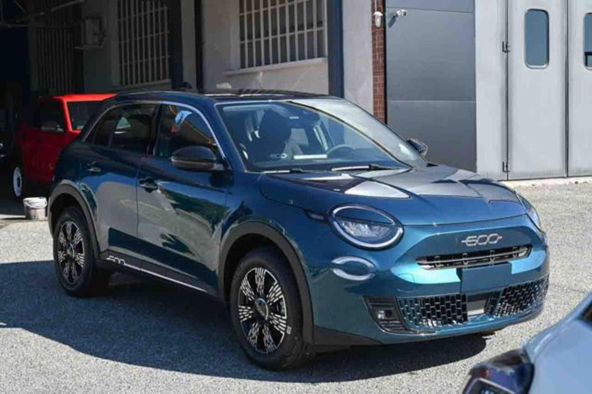 Fiat 600 1.2 hybrid 110cv auto (2)