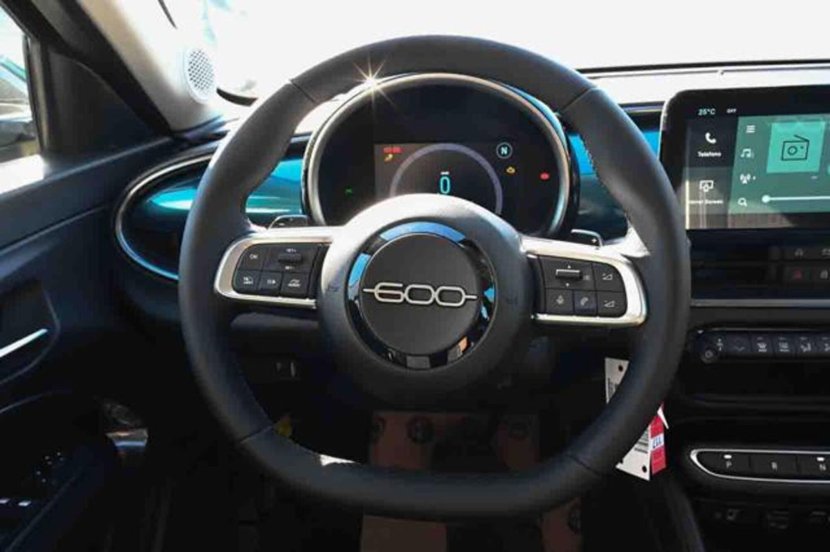 Fiat 600 1.2 hybrid 110cv auto (20)