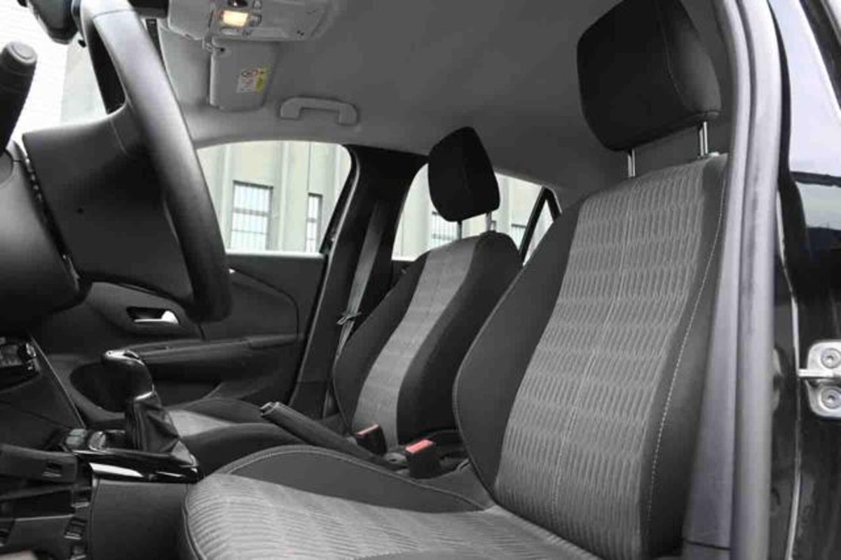 Opel Corsa 1.2 Edition (10)