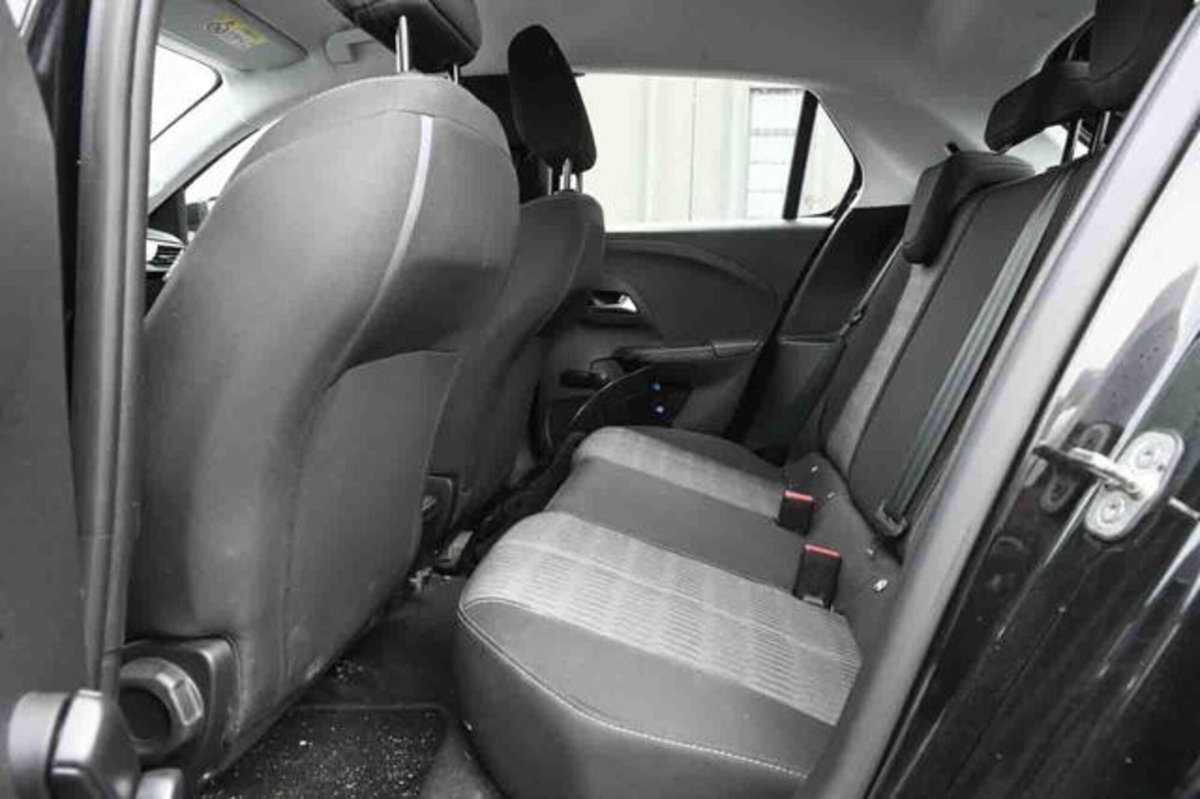 Opel Corsa 1.2 Edition (11)