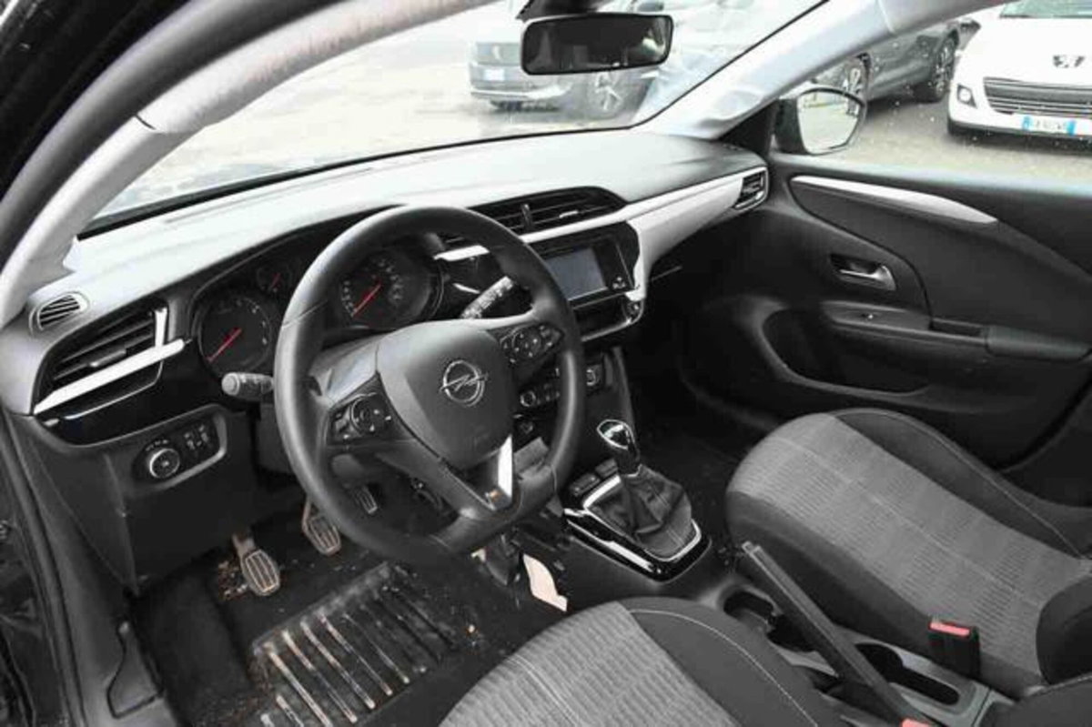 Opel Corsa 1.2 Edition (8)