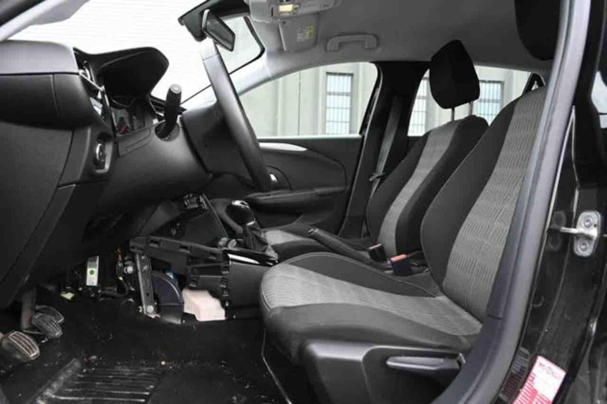 Opel Corsa 1.2 Edition (9)