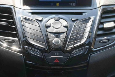 Ford Fiesta 1.4 5p. Bz.- GPL Titanium (14)