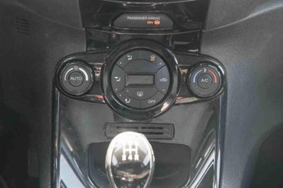 Ford Fiesta 1.4 5p. Bz.- GPL Titanium (15)