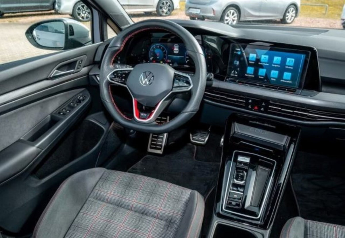 Volkswagen Golf 2.0 TSI GTI DSG (4)