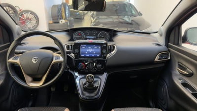 Lancia Ypsilon 1.0 FireFly 5 porte S&S Hybrid Alberta Ferretti (13)
