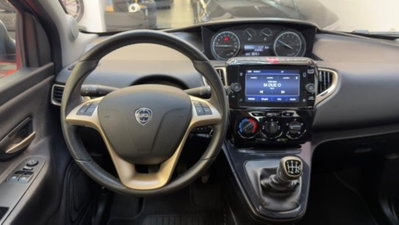 Lancia Ypsilon 1.0 FireFly 5 porte S&S Hybrid Alberta Ferretti (14)