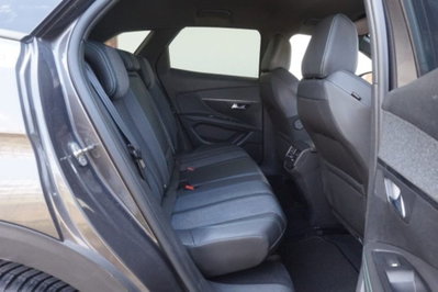Peugeot 3008 BlueHDi 130 S&S EAT8 Allure Pack (18)