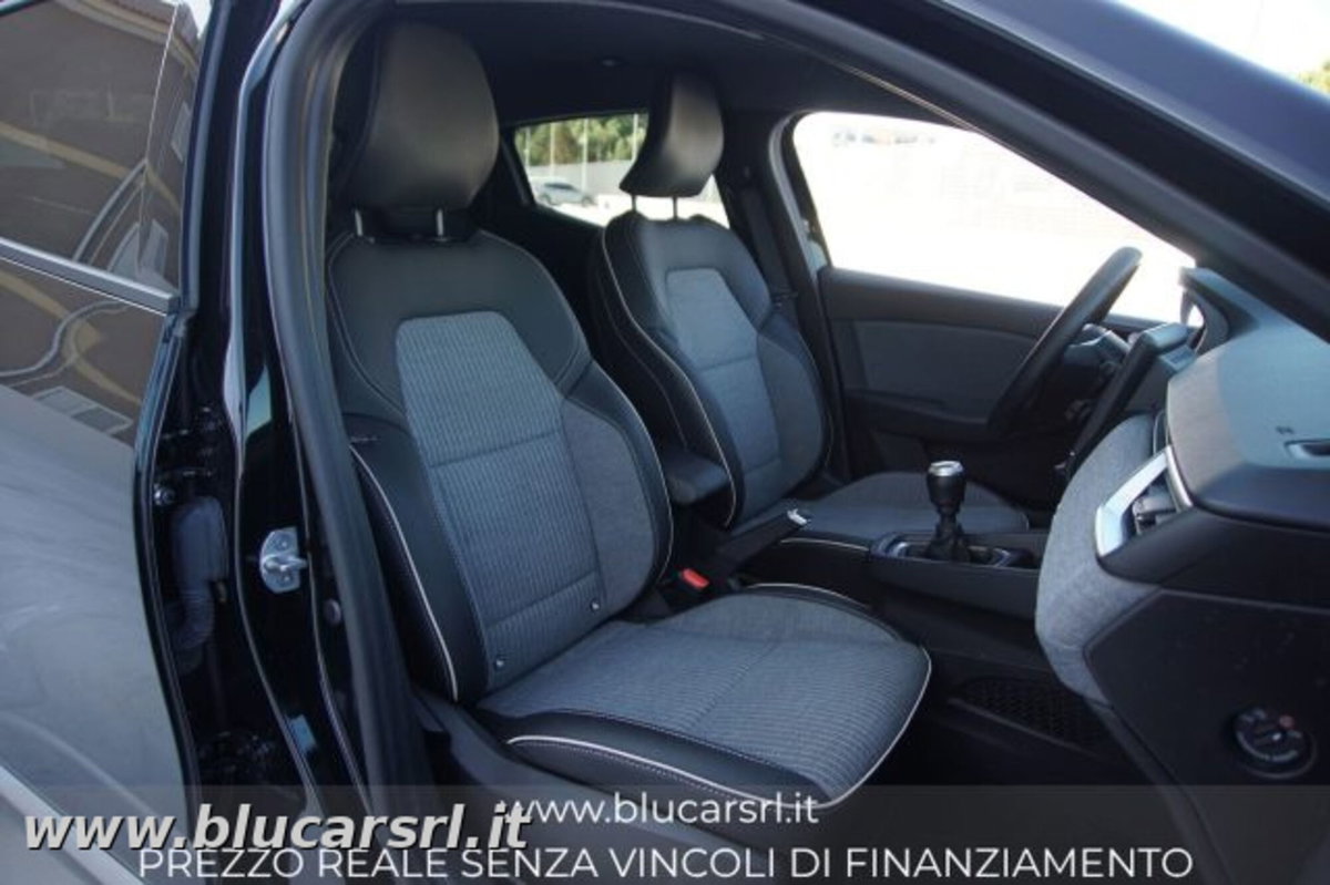 Renault Clio 1.0 tce Techno 90cv (11)
