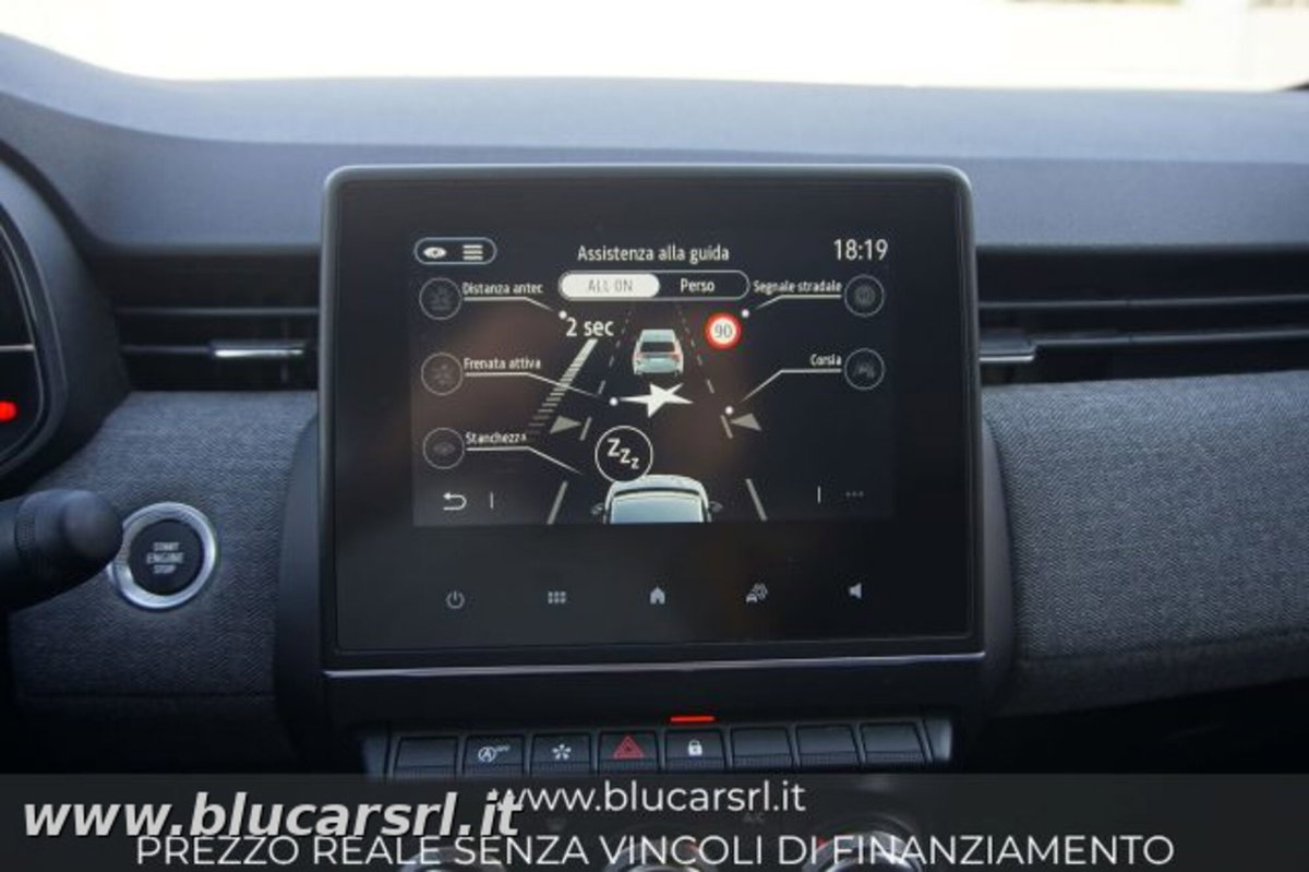 Renault Clio 1.0 tce Techno 90cv (17)